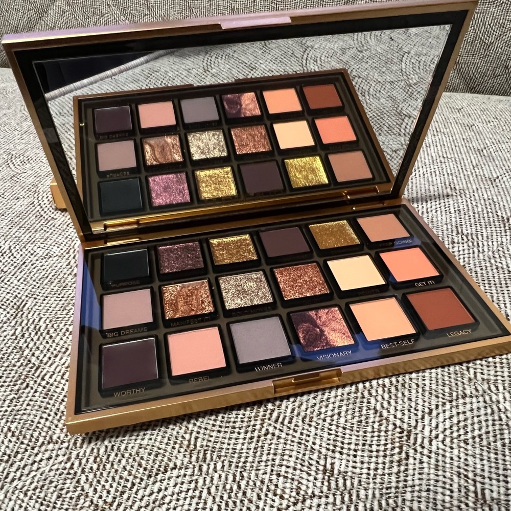 Empowered Eyeshadow Palette by Huda Beauty